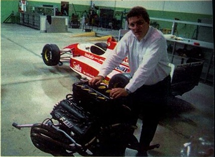 Carlo Gancia na antiga sede da Forti-Corse, em Alessandria