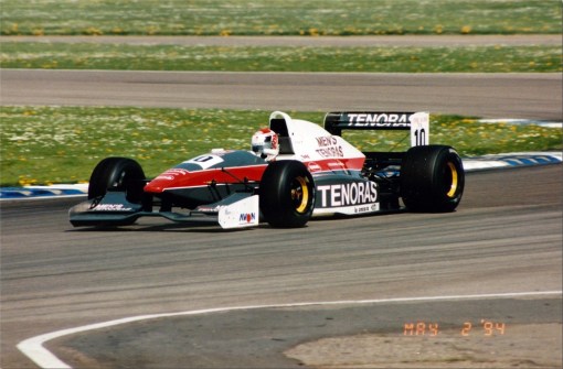 Hideki Noda, o companheiro de Pedro Paulo Diniz na Forti-Corse. Era o segundo piloto, mas conquistou os melhores resultados