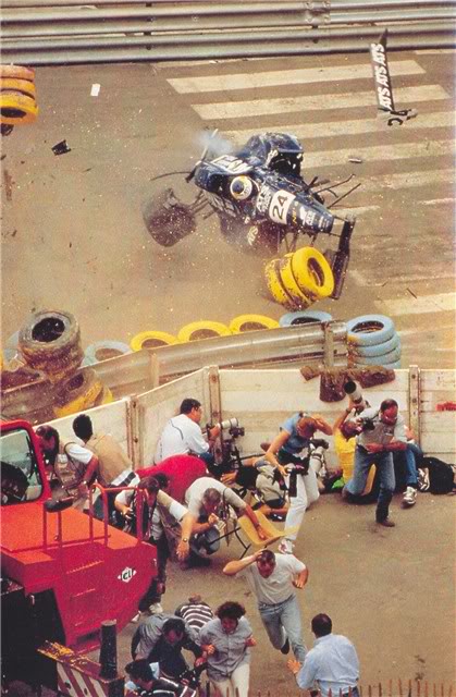 Esse é o acidente de Nicolas Leboissetier na etapa de Pau da Fórmula 3000 em 1994. O que Pedro Paulo Diniz tem a ver com isso? Leia mais abaixo