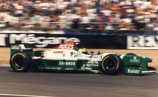 Badoer fazendo as três últimas voltas da história da Forti-Corse em Silverstone