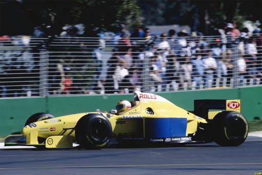 O HORRENDO FG01B sendo pilotado por Luca Badoer em Melbourne