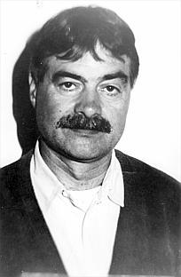 Benedetto Santapaola, chefão da máfia de Catania e um dos homens mais perigosos da Itália. E amigo do pai de Giovanni Bonanno.