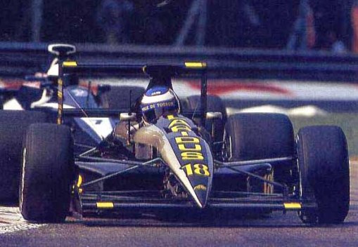 Na Itália, Dalmas não só conseguiu largar como também recebeu a bandeirada. Oito voltas atrás, mas recebeu