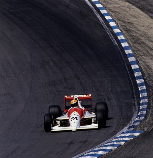 AYRTON SENNA PILOTANDO UMA MCLAREN NA FÓRMULA 3000? Também não...