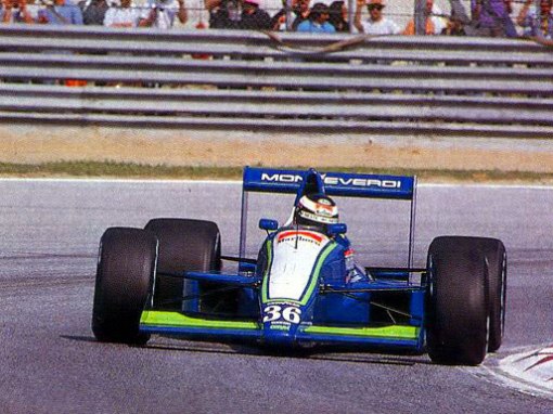 A "nova" Onyx pintada de azul e verde andando em Imola com JJ Lehto 